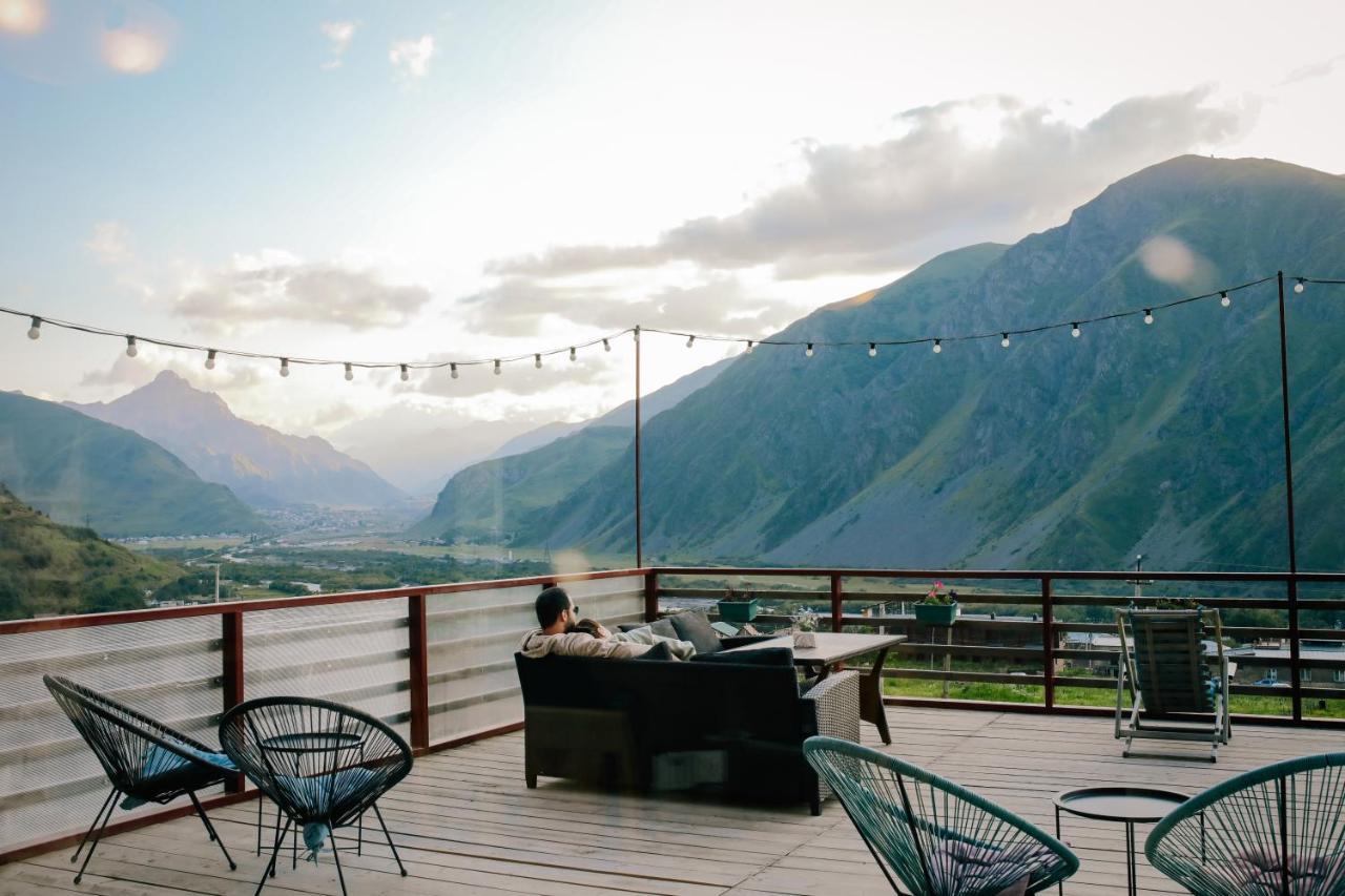 Alpenhaus Kazbegi Hotel & Restaurant Екстер'єр фото