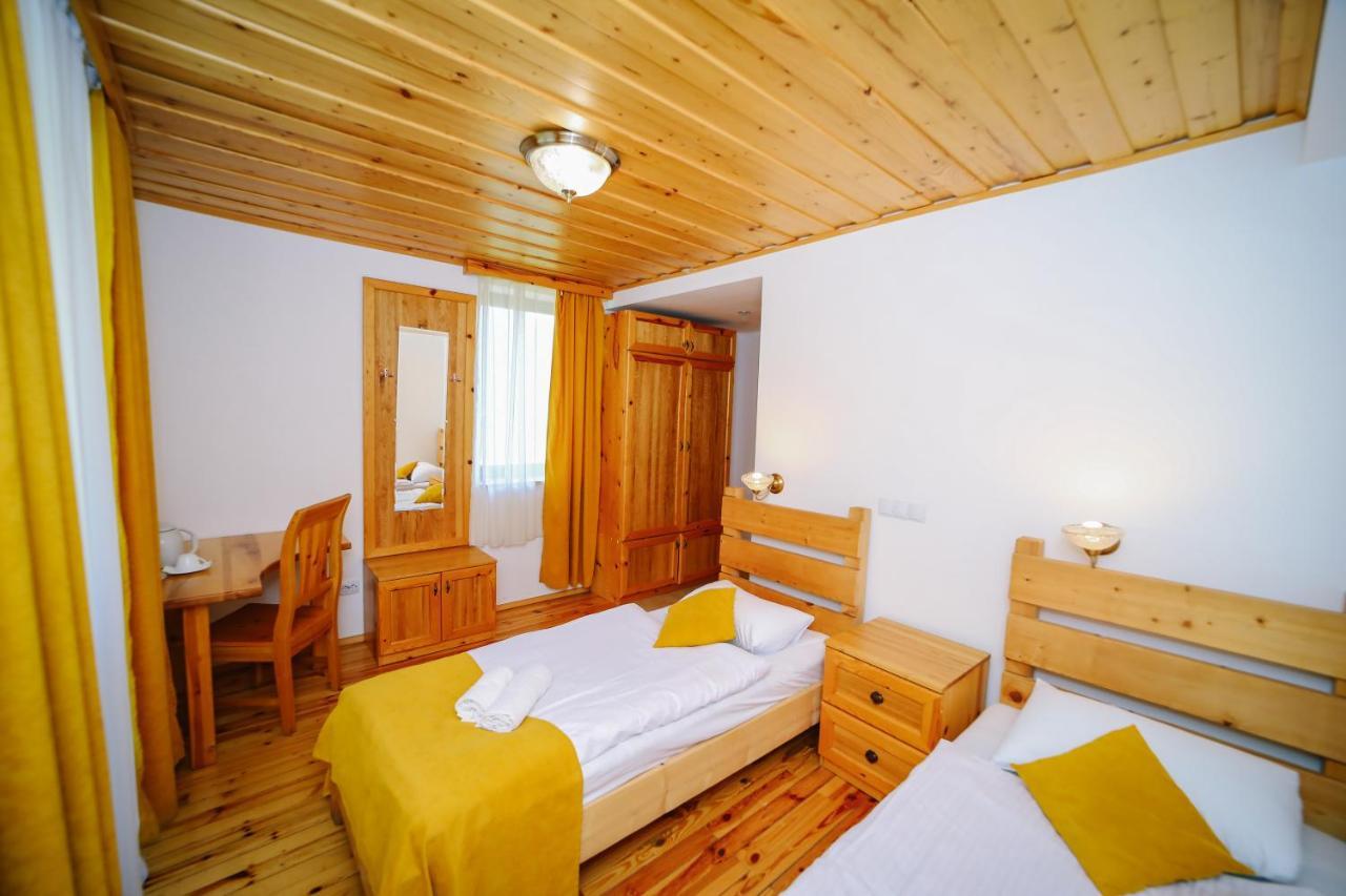 Alpenhaus Kazbegi Hotel & Restaurant Екстер'єр фото