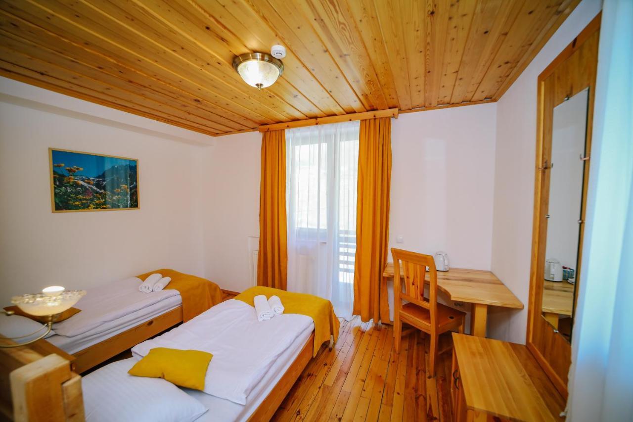 Alpenhaus Kazbegi Hotel & Restaurant Екстер'єр фото
