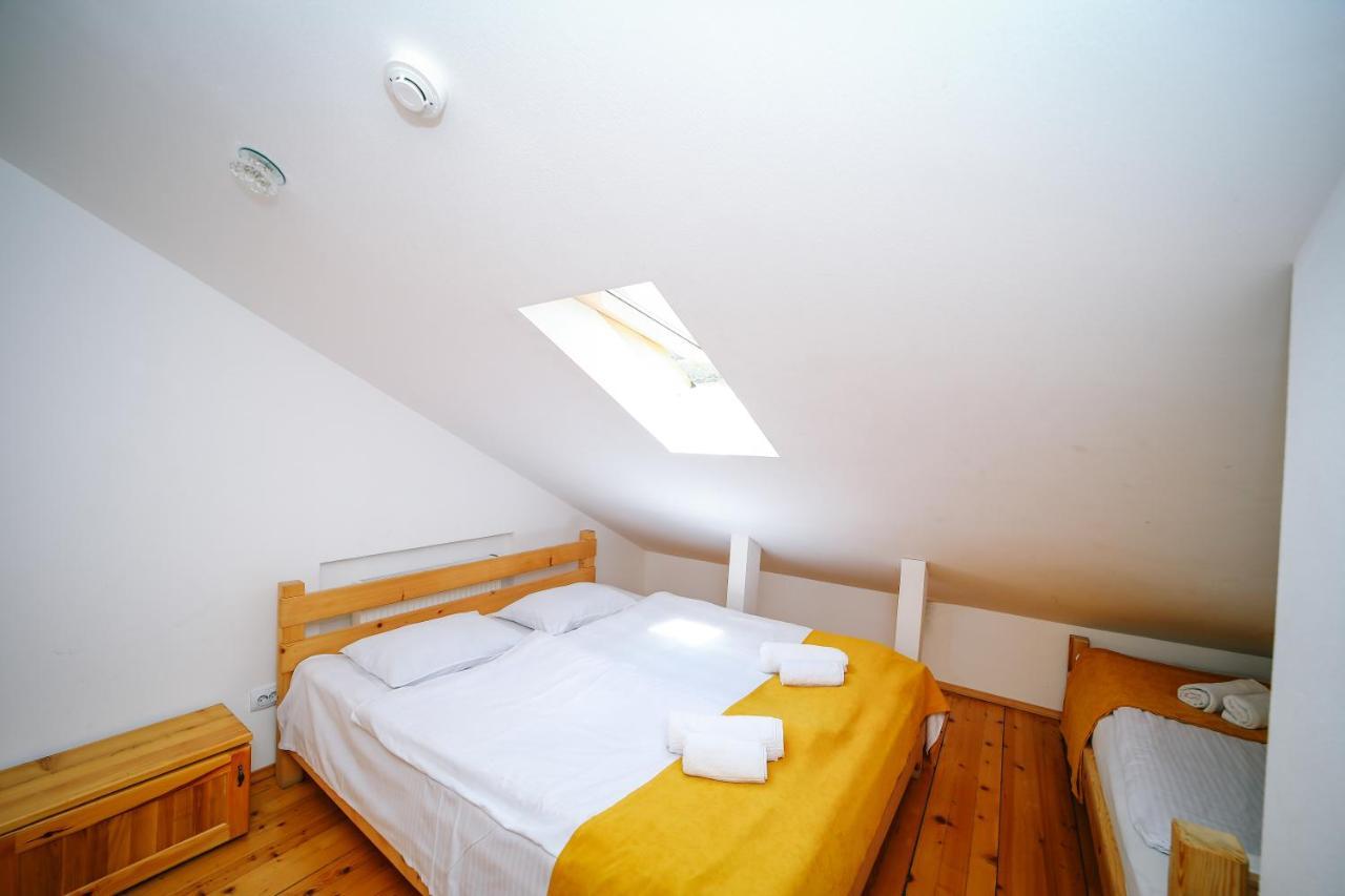 Alpenhaus Kazbegi Hotel & Restaurant Екстер'єр фото