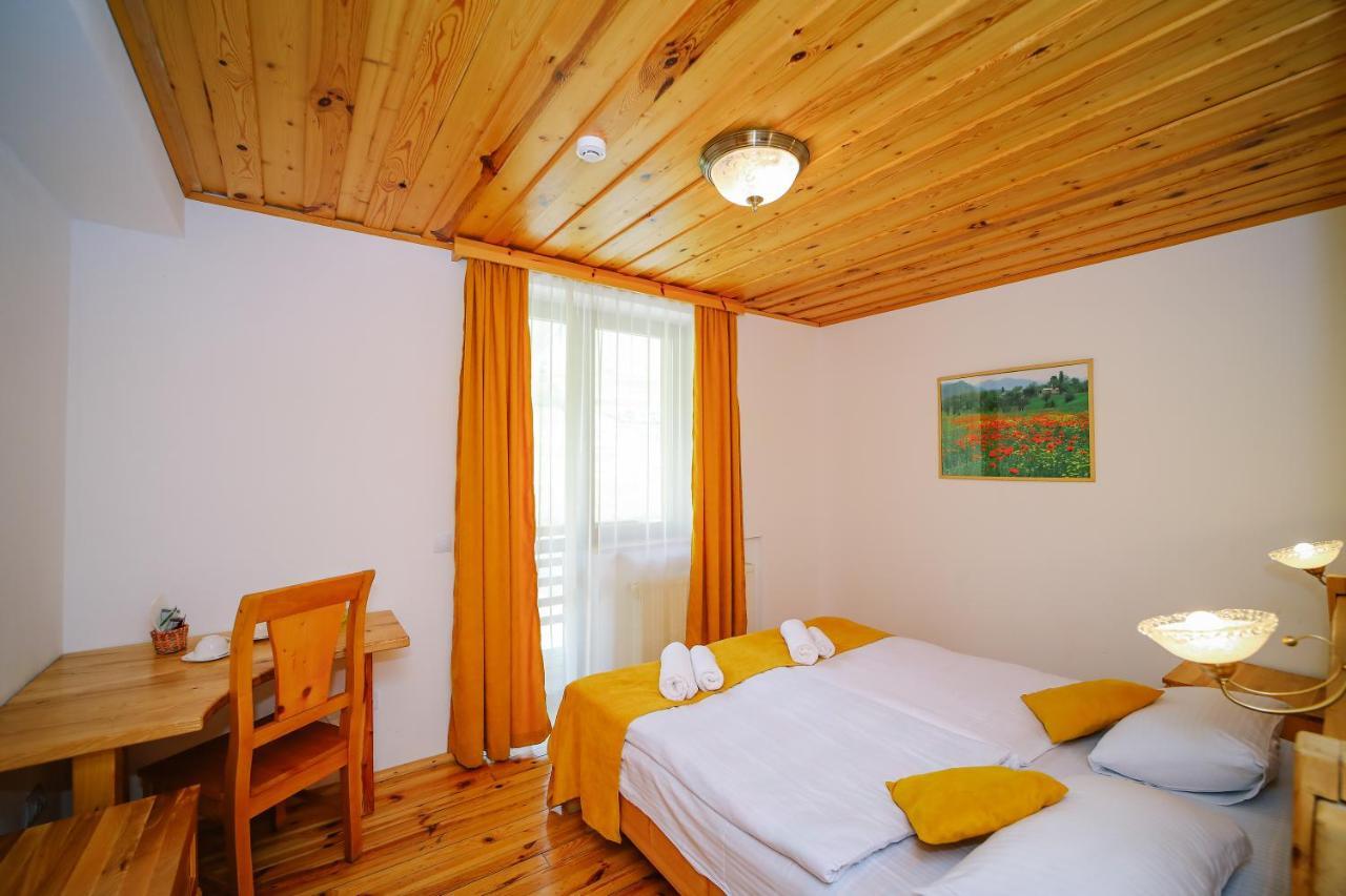 Alpenhaus Kazbegi Hotel & Restaurant Екстер'єр фото