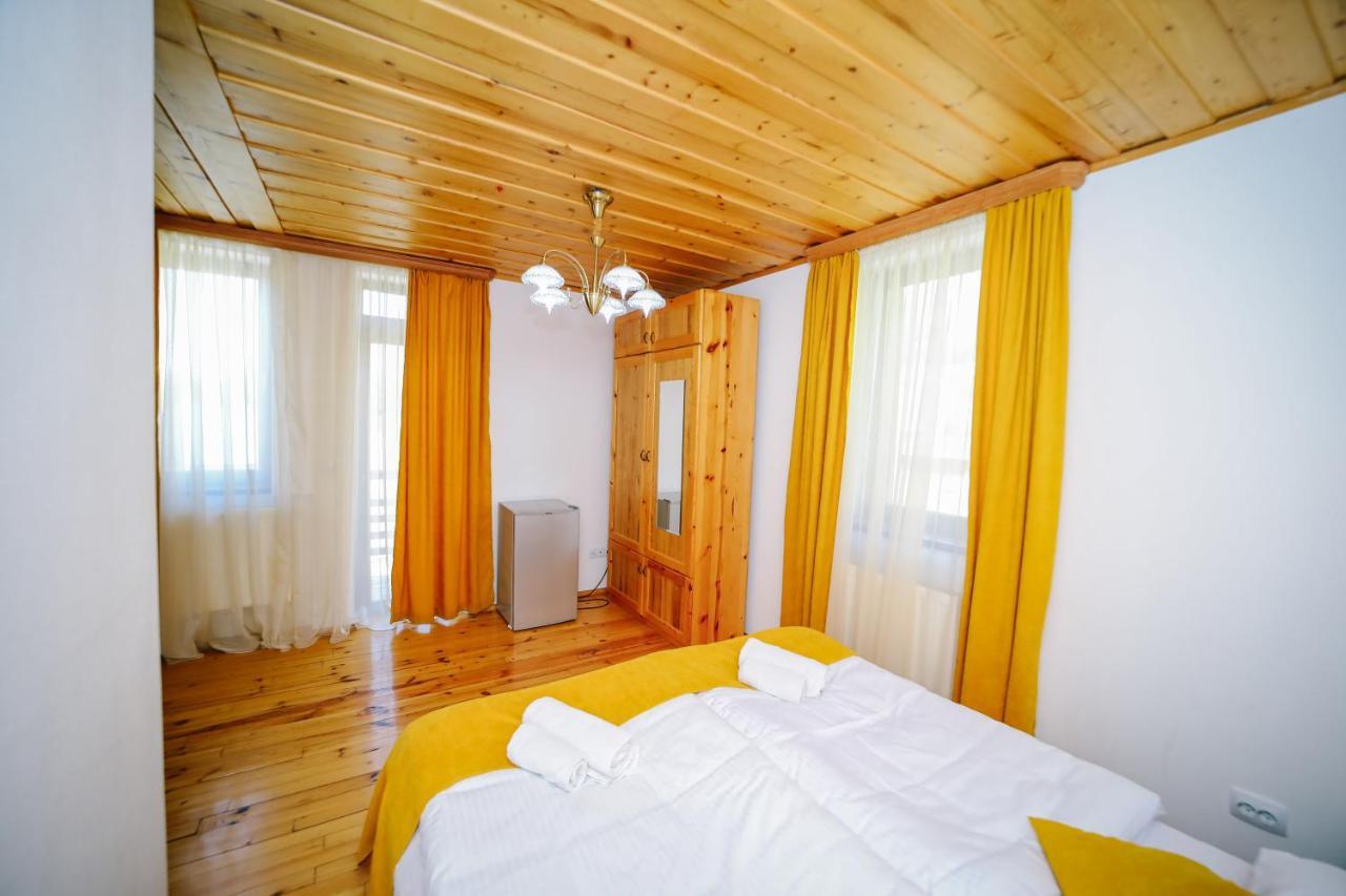 Alpenhaus Kazbegi Hotel & Restaurant Екстер'єр фото