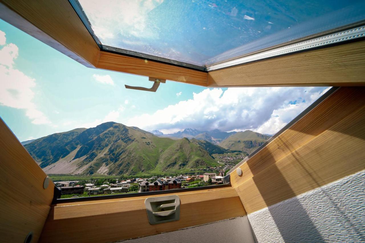Alpenhaus Kazbegi Hotel & Restaurant Екстер'єр фото