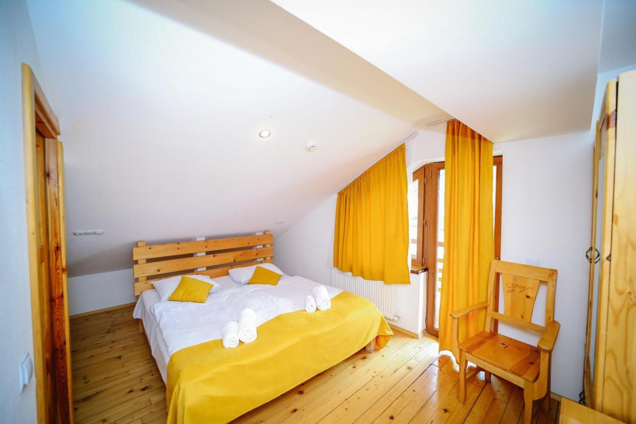Alpenhaus Kazbegi Hotel & Restaurant Екстер'єр фото