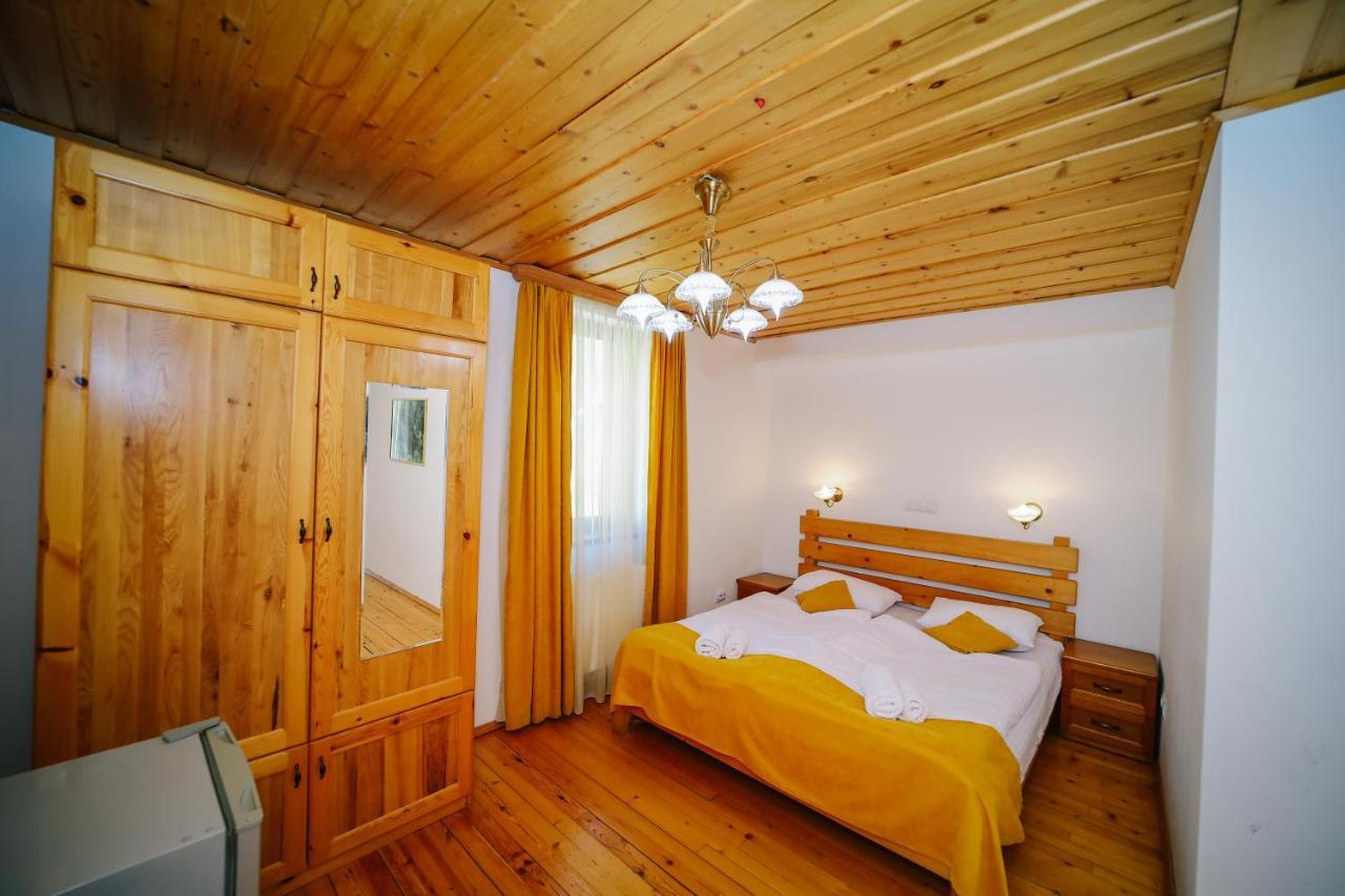 Alpenhaus Kazbegi Hotel & Restaurant Екстер'єр фото