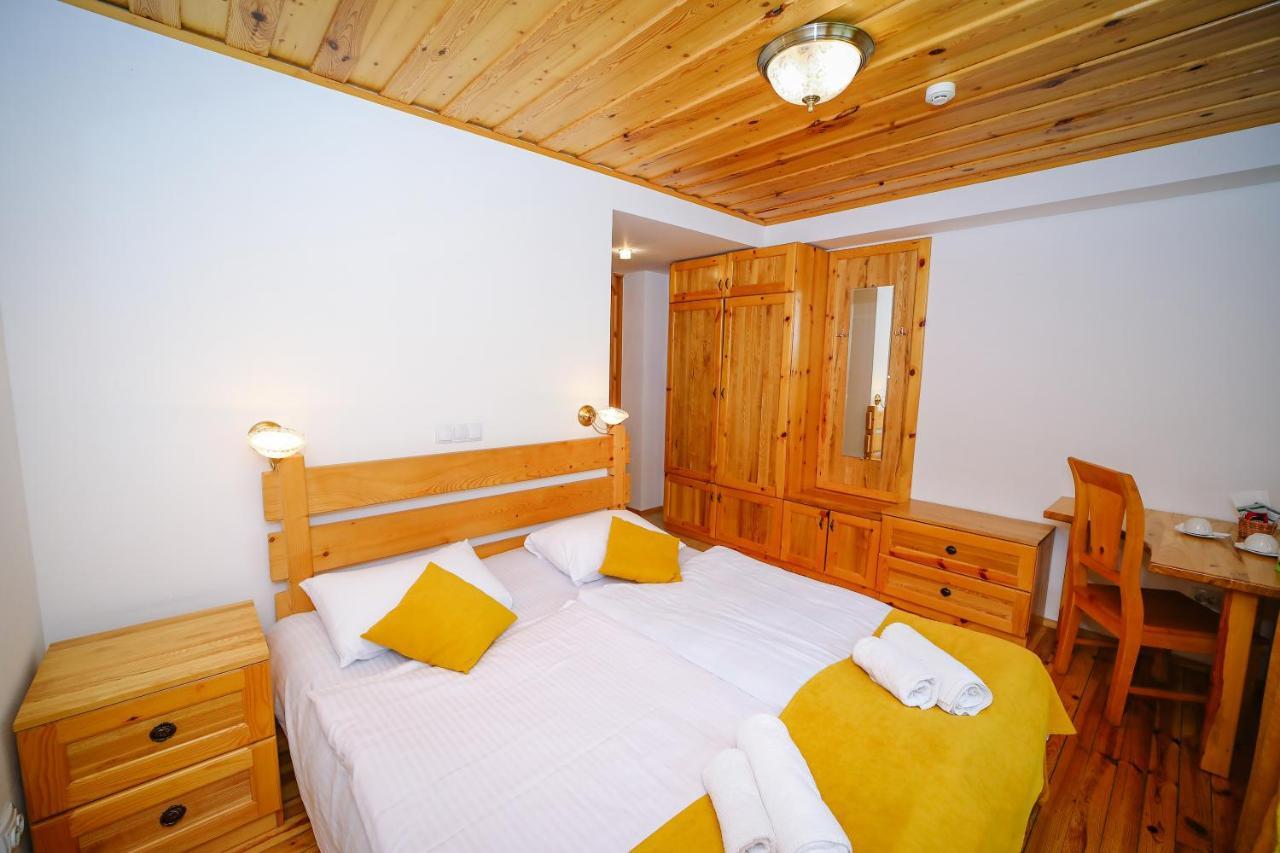 Alpenhaus Kazbegi Hotel & Restaurant Екстер'єр фото