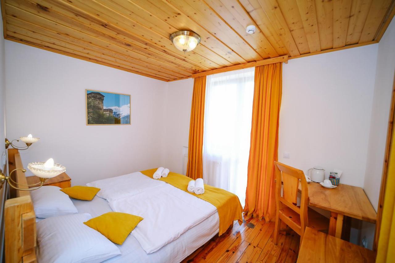Alpenhaus Kazbegi Hotel & Restaurant Екстер'єр фото