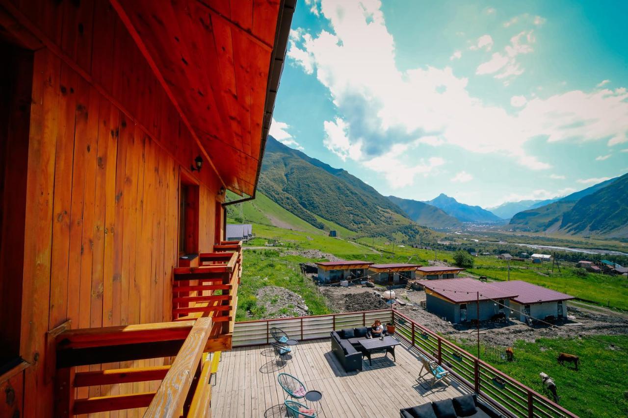 Alpenhaus Kazbegi Hotel & Restaurant Екстер'єр фото