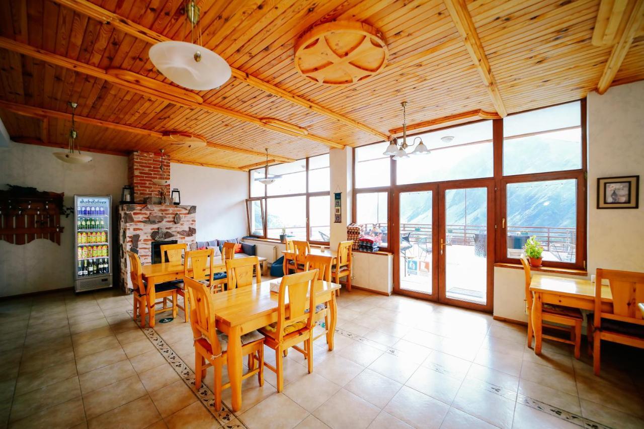 Alpenhaus Kazbegi Hotel & Restaurant Екстер'єр фото