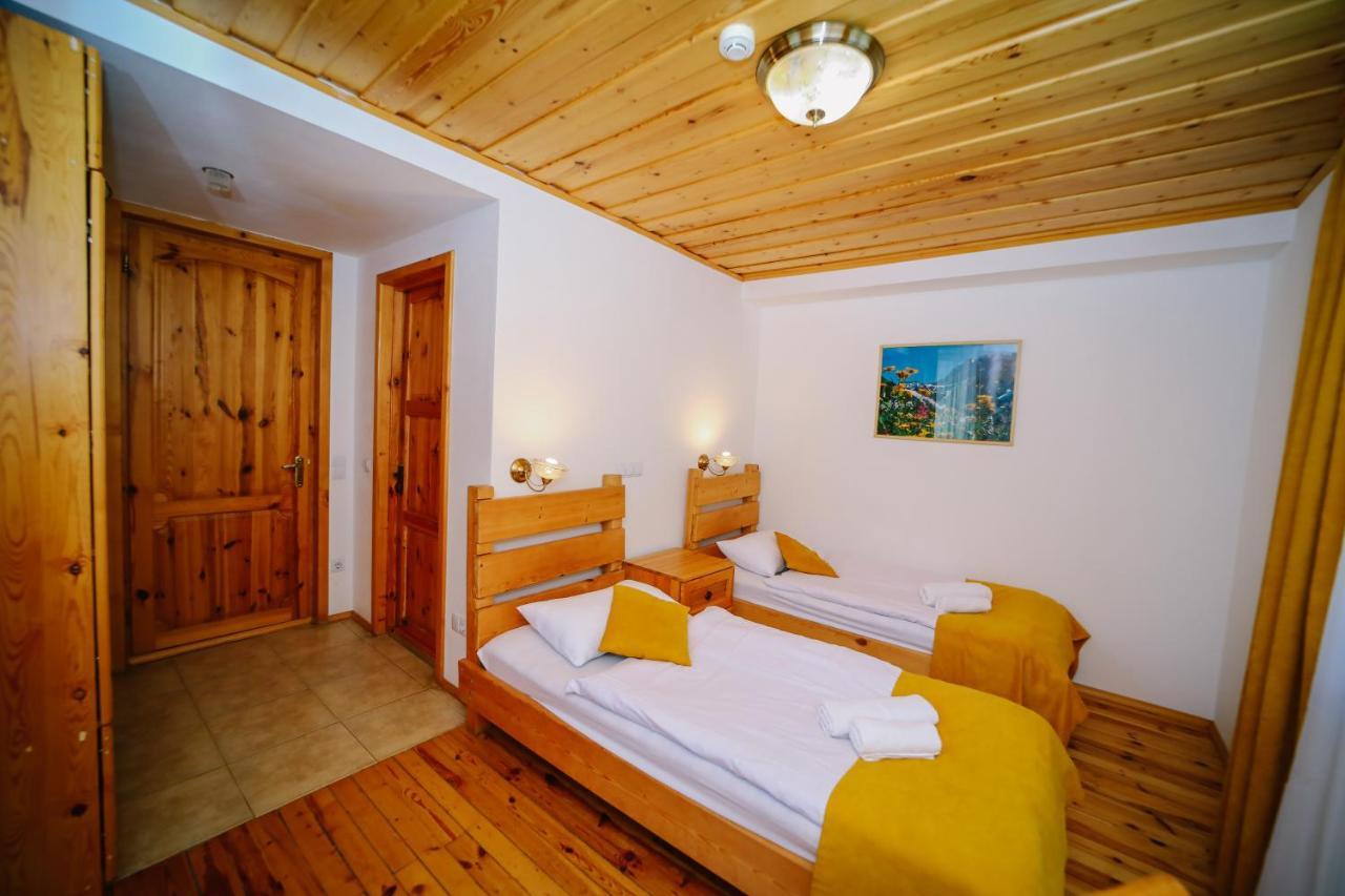 Alpenhaus Kazbegi Hotel & Restaurant Екстер'єр фото